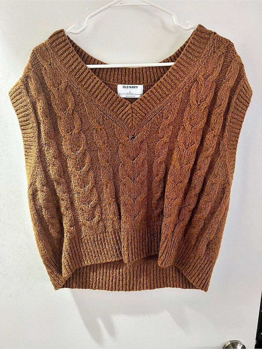 Old Navy Cable Knit V-Neck Sweater Vest in Brown Size Small Like New